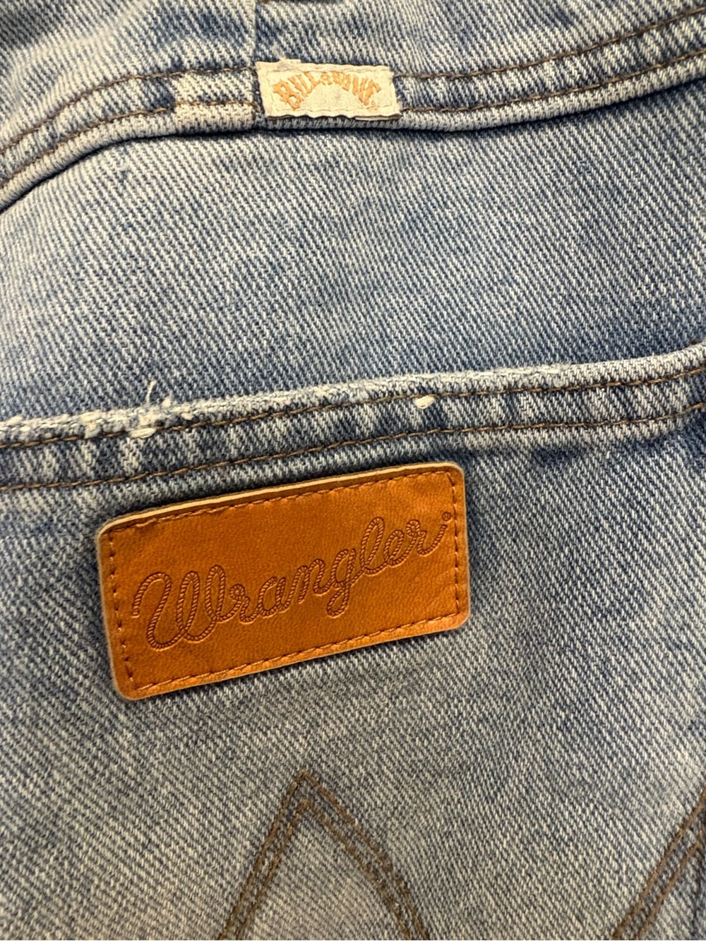 Wrangler x Billabong Flare leg jeans with patches - Picture 3 of 7